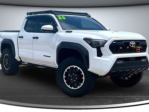 Used 2025 Toyota Tacoma TRD Off-Road w/ TRD Off Road Premium Package AWD/4WD image 3