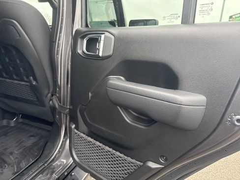 Used 2023 Jeep Gladiator Mojave w/ Cold Weather Group image 13