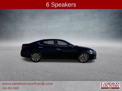 Used 2024 Nissan Altima 2.5 SV image 2