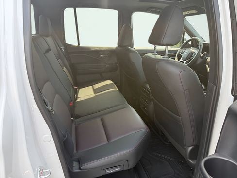 Used 2025 Honda Ridgeline Black Edition image 32