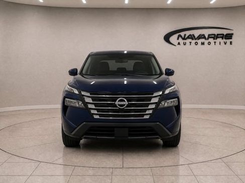Used 2024 Nissan Rogue SV FWD image 2