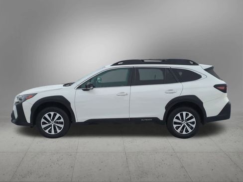 Used 2023 Subaru Outback Premium image 3