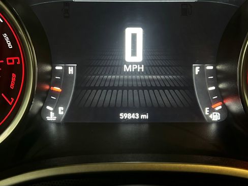 Used 2015 Dodge Challenger R/T Scat Pack w/ Scat Pack Appearance Package RWD image 8