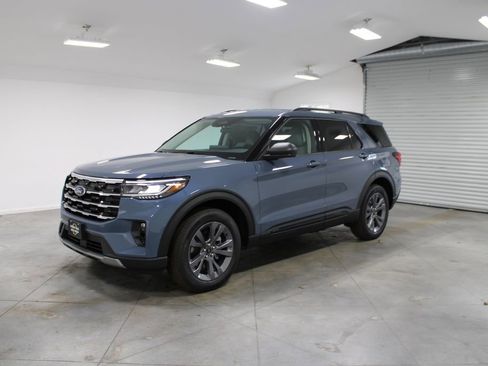 New 2026 Ford Explorer Active w/ Active Comfort Package image 3