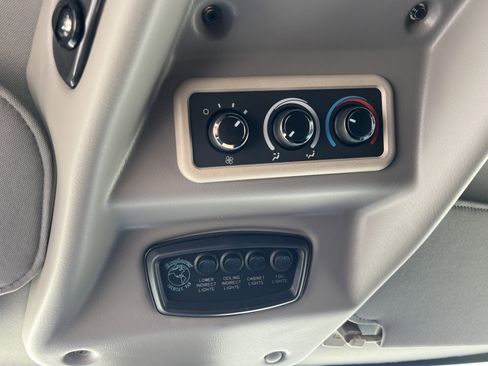 Used 2019 Chevrolet Express 2500 w/ Enhanced Convenience Package image 23