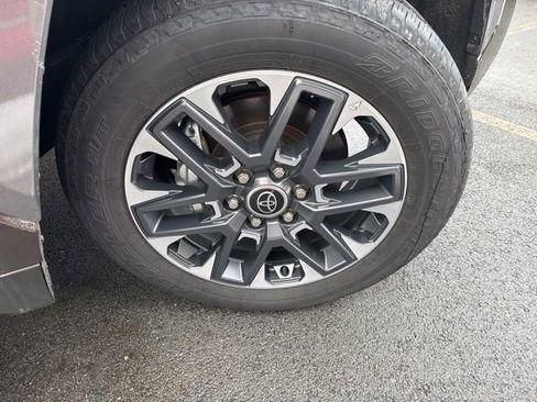 Used 2024 Toyota Tundra Limited image 8