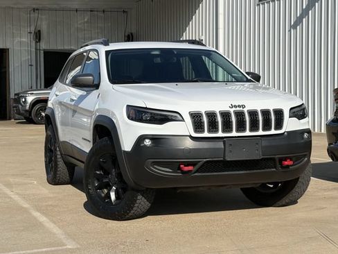 Used 2019 Jeep Cherokee Trailhawk w/ Cold Weather Group AWD/4WD image 2