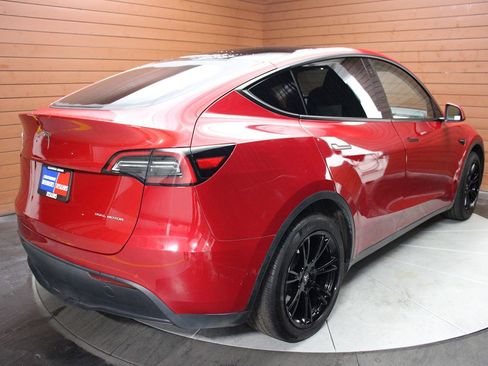Used 2022 Tesla Model Y Long Range image 2