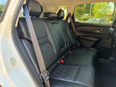 Used 2024 Nissan Rogue Platinum w/ Platinum Premium Package AWD/4WD image 18
