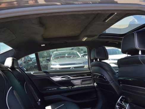 Used 2021 BMW 750i xDrive w/ M Sport Package image 27