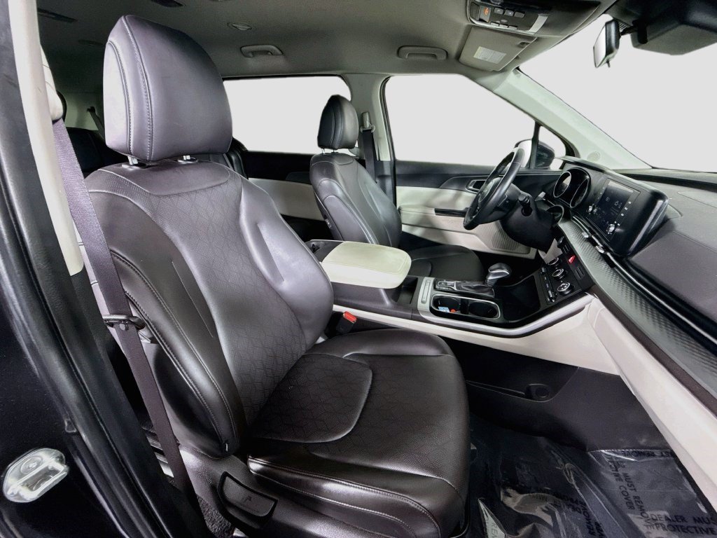 Used 2024 Kia Carnival LX FWD image 26