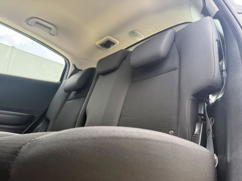 Used 2022 Honda HR-V LX image 9