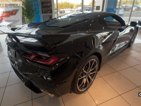 Used 2024 Chevrolet Corvette Stingray Premium Cpe w/ Z51 Performance Package image 8