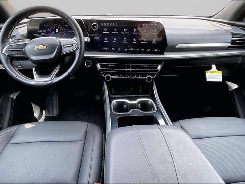 Used 2025 Chevrolet Traverse LT w/ LPO, Floor Liner Package FWD image 15