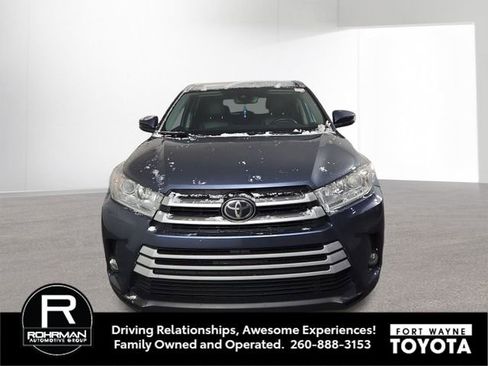 Used 2019 Toyota Highlander XLE image 3