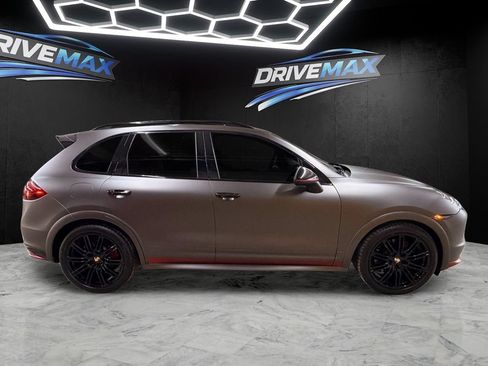 Used 2014 Porsche Cayenne GTS AWD/4WD image 4