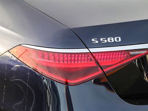 Used 2024 Mercedes-Benz S 580 4MATIC Sedan image 9