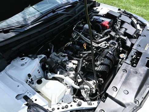 Used 2025 Nissan Altima 2.5 SV FWD image 14