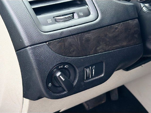 Used 2017 Dodge Grand Caravan SE FWD image 13