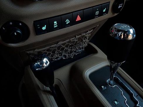 Used 2017 Jeep Wrangler Unlimited Sahara w/ Connectivity Group image 12