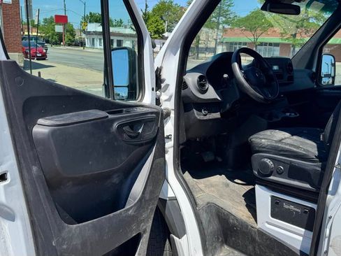 Used 2021 Mercedes-Benz Sprinter 2500 image 10