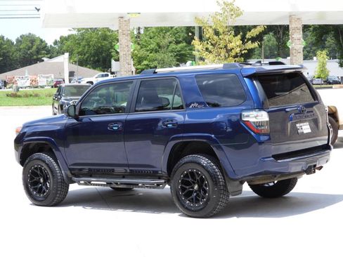 Used 2020 Toyota 4Runner SR5 AWD/4WD image 33