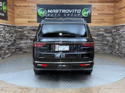 Used 2023 Jeep Wagoneer Series III w/ Preferred Equipment Group AWD/4WD image 8