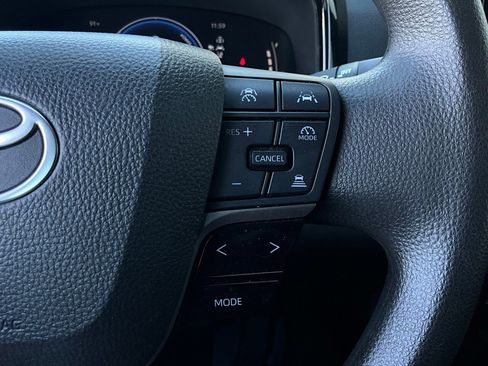 Used 2025 Toyota Camry LE image 33