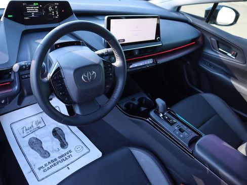 Certified 2025 Toyota Prius Plug-In Hybrid image 9