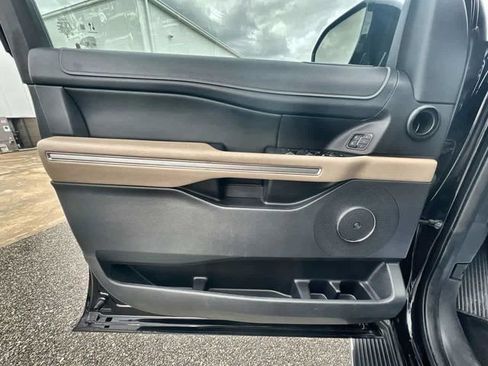 Used 2023 Ford Expedition Limited image 7