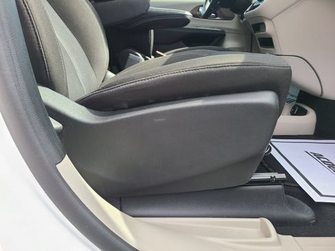 Used 2023 Chrysler Voyager LX FWD image 11