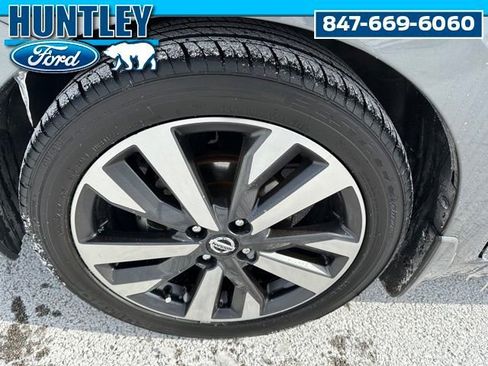 Used 2020 Nissan Versa SR w/ Convenience Package image 8