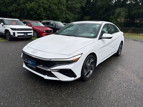 Certified 2025 Hyundai Elantra SEL FWD image 1