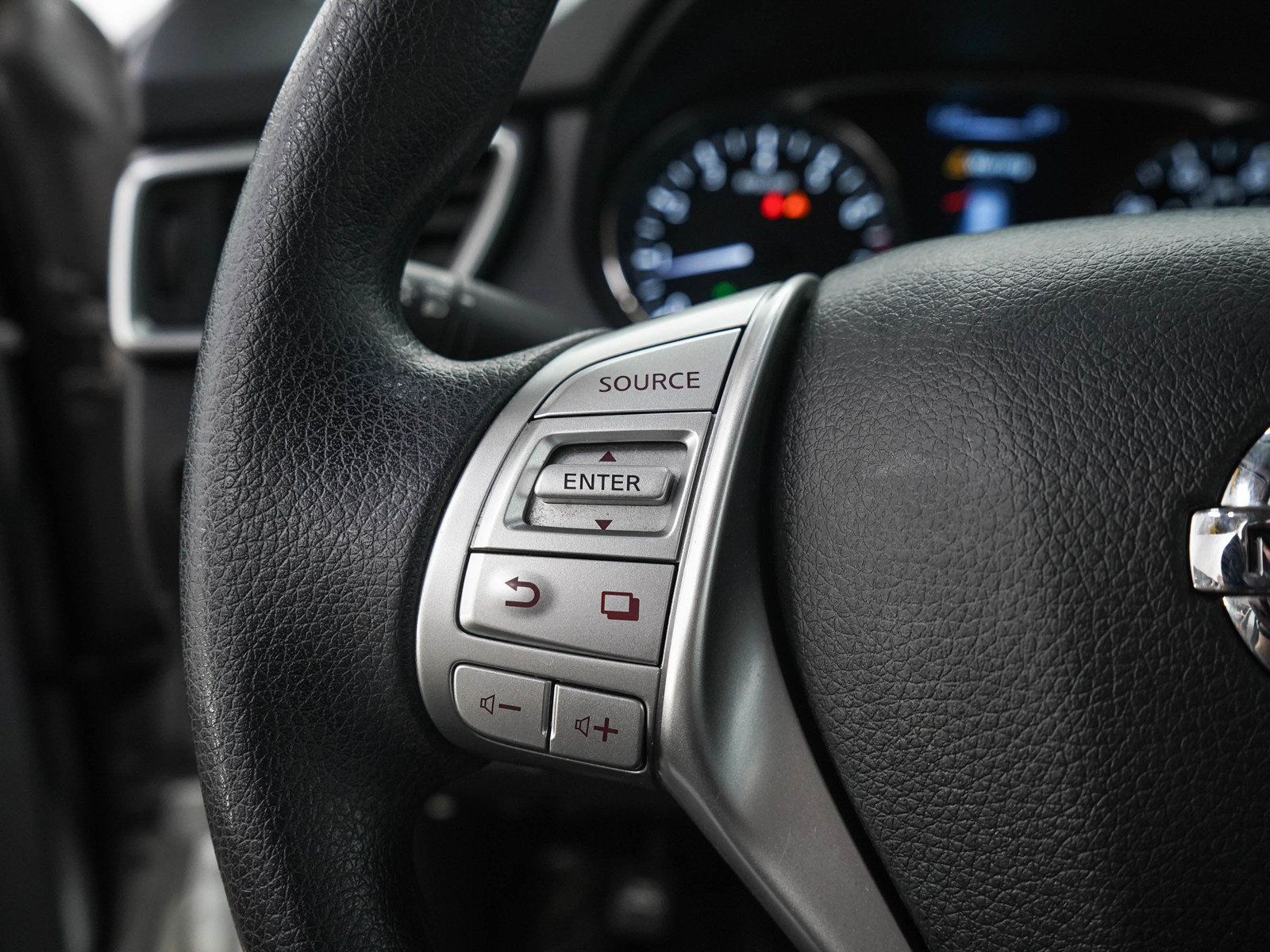 Used 2016 Nissan Rogue S AWD/4WD image 23