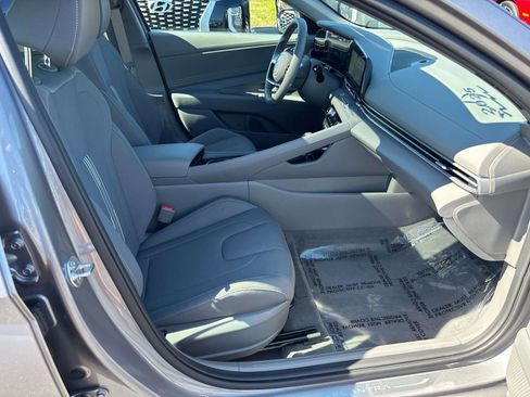 Used 2025 Hyundai Elantra SEL image 15