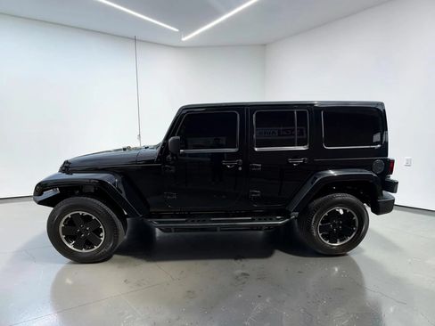 Used 2012 Jeep Wrangler Unlimited Sahara AWD/4WD image 6