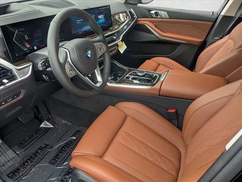 Certified 2026 BMW X7 xDrive40i image 3