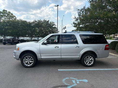 Used 2017 Ford Expedition EL Limited w/ Equipment Group 301A AWD/4WD image 8
