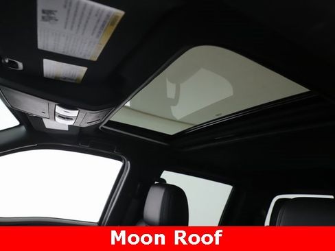 Used 2022 Nissan Frontier PRO-4X w/ Pro-4X Premium Package image 18