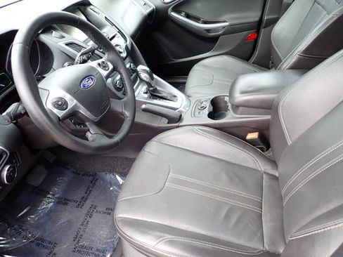 Used 2014 Ford Focus Titanium FWD image 9