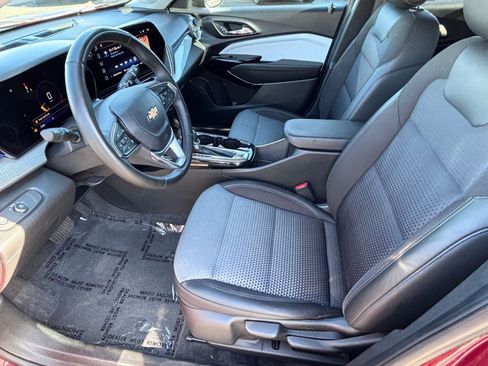 Used 2025 Chevrolet Trax LT w/ Driver Confidence Package FWD image 17