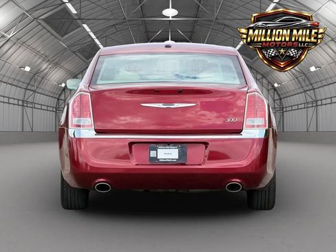 Used 2014 Chrysler 300 RWD image 4