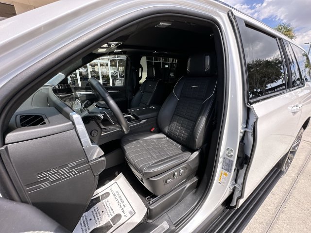 Certified 2025 Cadillac Escalade ESV V AWD/4WD image 19