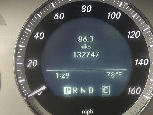 Used 2010 Mercedes-Benz GLK 350 4MATIC image 17