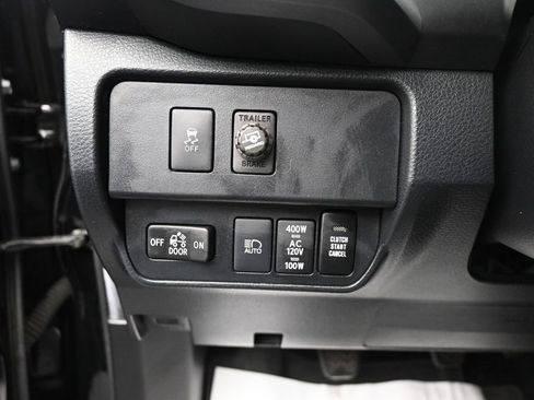 Used 2022 Toyota Tacoma TRD Off-Road image 19