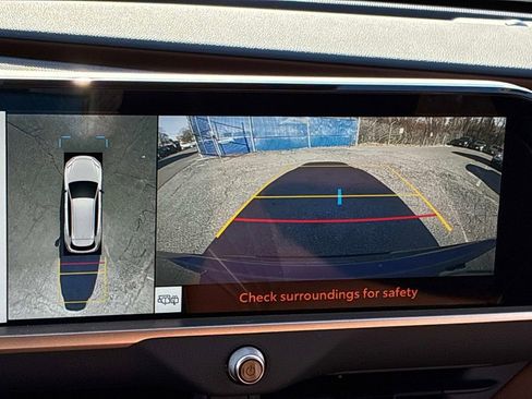 Used 2025 Toyota Crown Signia w/ Advanced Technology Package image 39