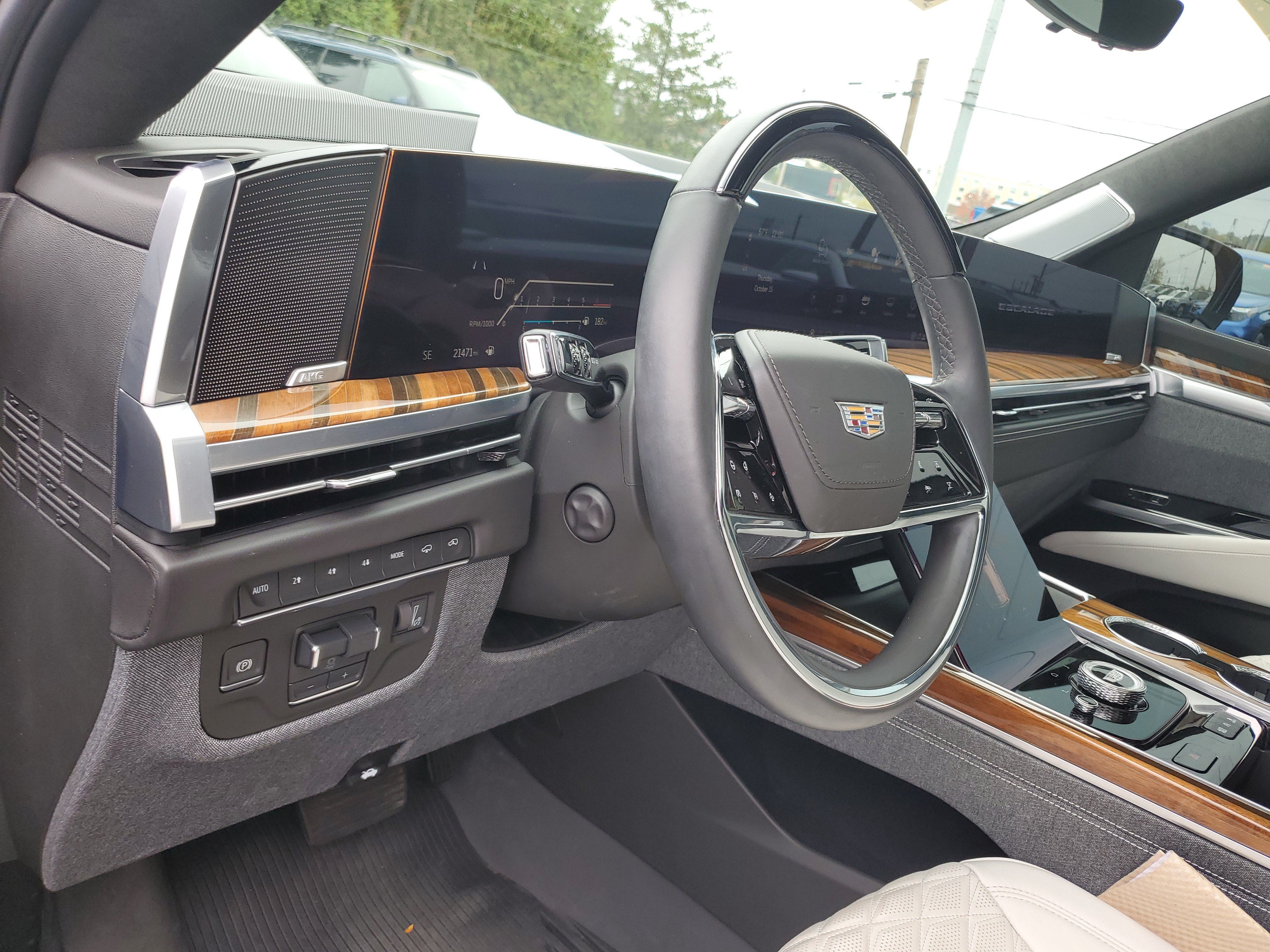 Used 2025 Cadillac Escalade ESV Sport Platinum w/ LPO, Floor Liner Package AWD/4WD image 21