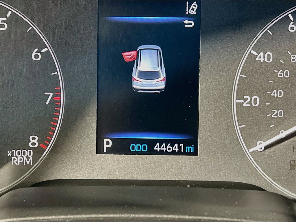 Certified 2025 Toyota Corolla Cross LE FWD image 11