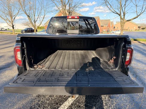 Used 2018 GMC Sierra 1500 SLT image 13