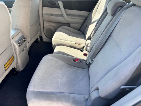 Used 2013 Toyota Highlander 4WD w/ Cold Weather Pkg image 6